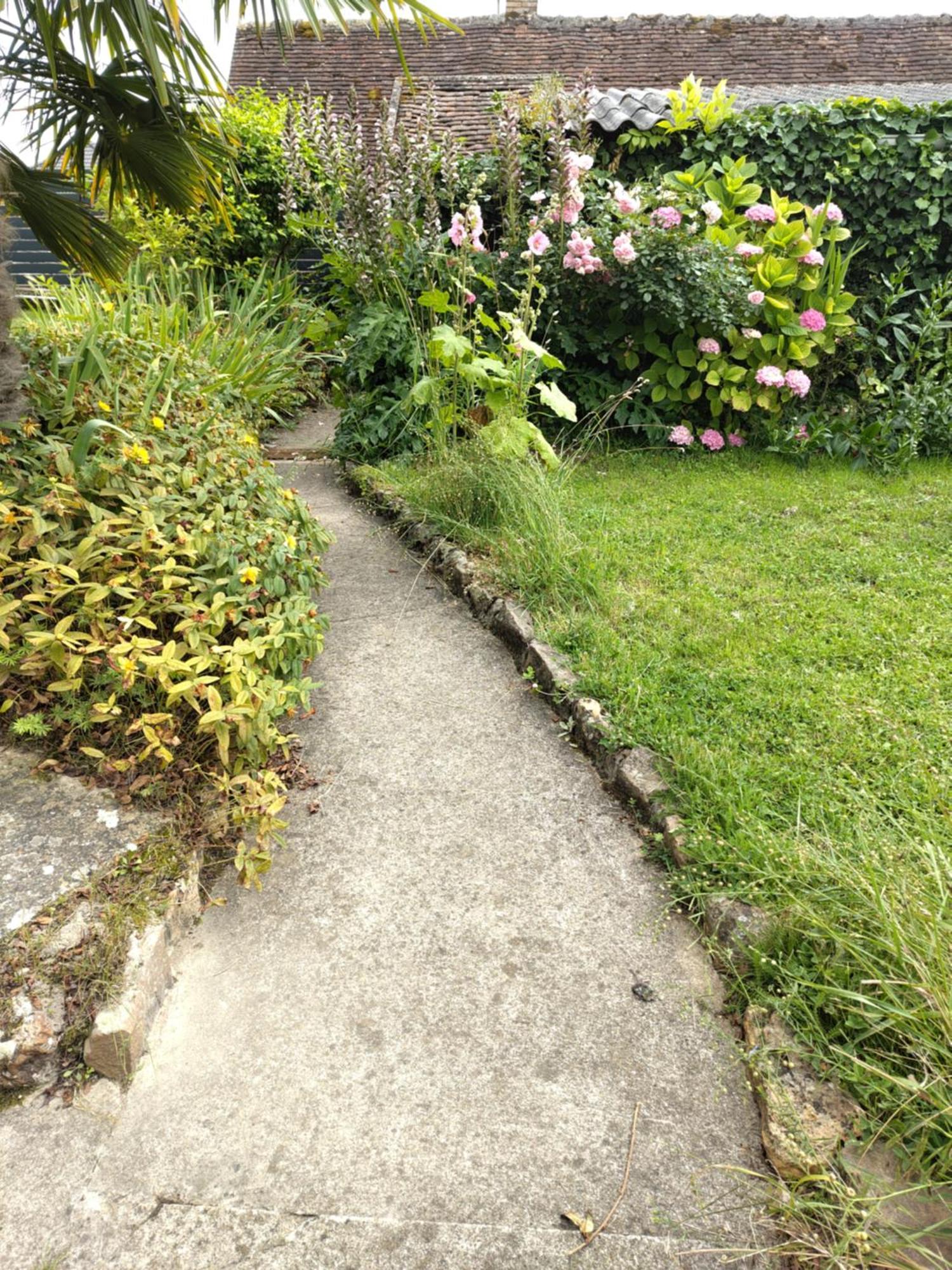 Rosemary Cottage Sergines Bagian luar foto